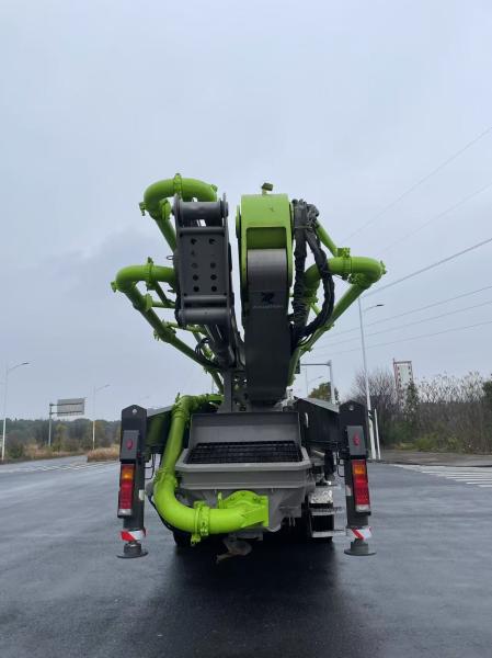 2020 Zoomlion utilisé 56m Mercedes-Benz châssis pompe à béton camion pompe à béton