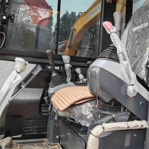 Japan Pc56-7 Used Komatsu Excavators Earth Moving Equipment