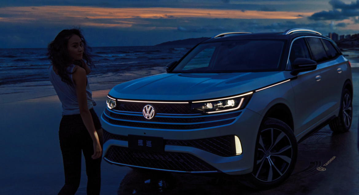 Large Space 2024 VW Tavendor 380TSI R-Line 4WD SUV With Electric Copilot Seat Adjustment