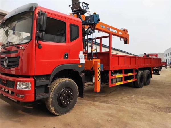 2 Axle Lorry Mounted Crane With Yuchai Engine For Easy Maneuvering