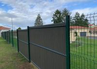 3d curvou a elevação soldada painel de Mesh Garden Fence 1.8m do fio com a veneziana uv plástica do Pvc