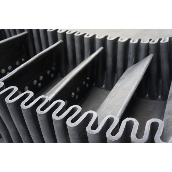 Corrugated Sidewall Conveyor Belt 90 degree vertical lifting hign abrasion Base belt ST1600 sidewall S400 Cleat TC360