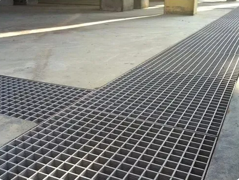 Swage-Locked Riveted Smooth Steel Grating for Heavy Duty Applications