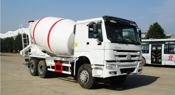 Truck Concrete Mixer , Concrete Mobile Mixer Chassis Diesel 6x4 Left Hand Driving