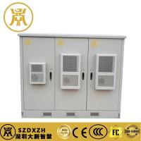 Armoire extérieure à trois compartiments pour le stockage d'énergie et la surveillance à distance