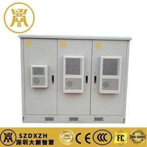 Armário externo de três compartimentos para armazenamento de energia e