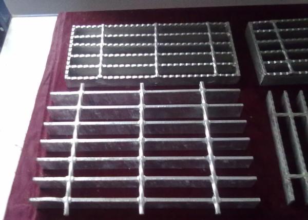 Baixos prata/preto grating da barra do rolamento da tampa 30 x 5 do dreno do Grating do aço carbono