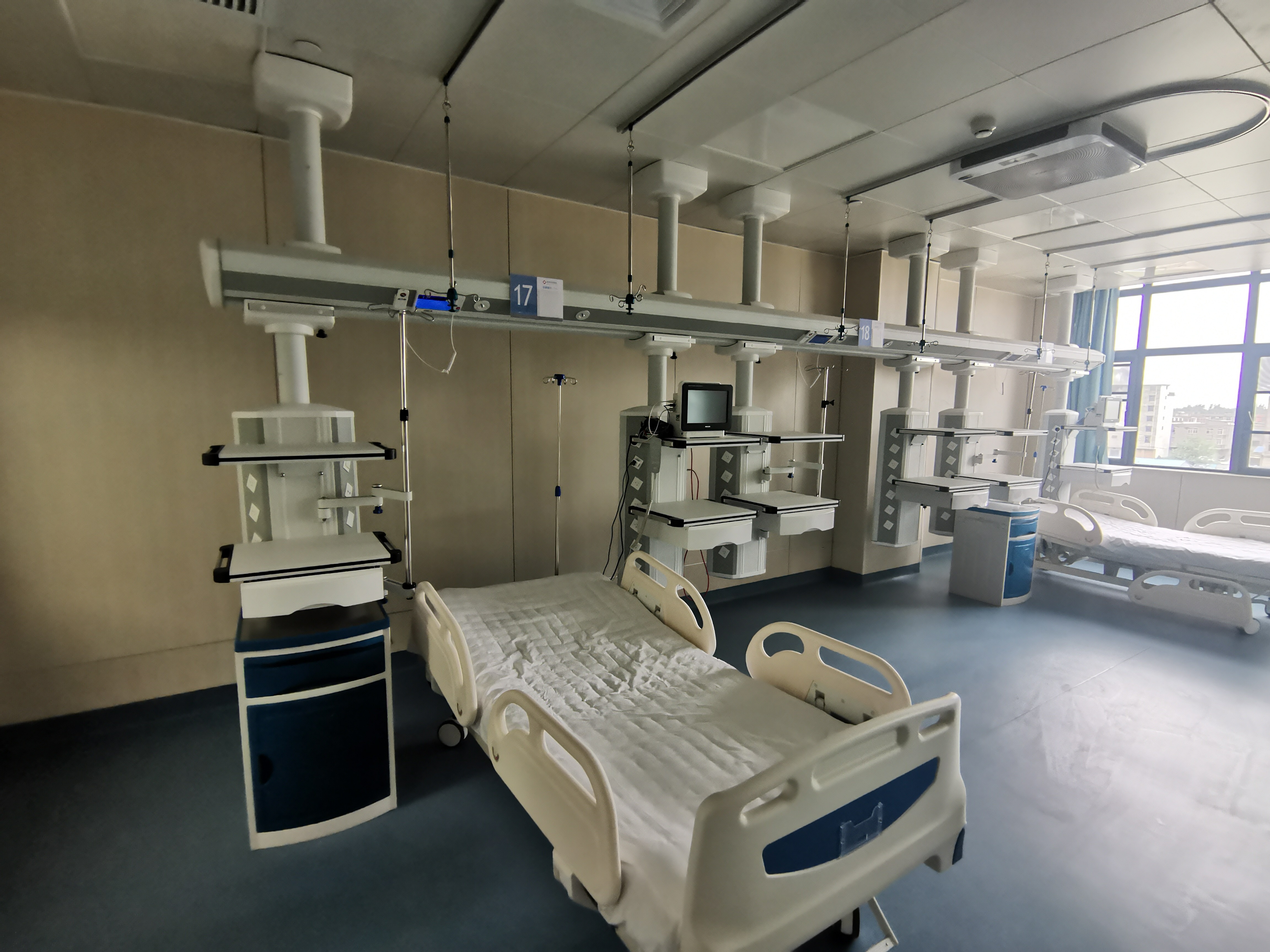 Электрический шкентель потолка алюминиевого сплава ICU хирургических инструментов больницы