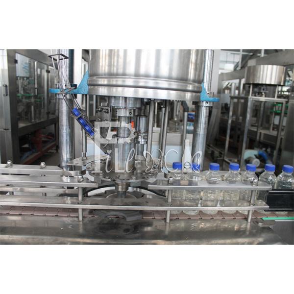 Bebida macia carbonatada totalmente automático da garrafa plástica do ANIMAL DE ESTIMAÇÃO da máquina de enchimento da bebida de 1500BPH 2L