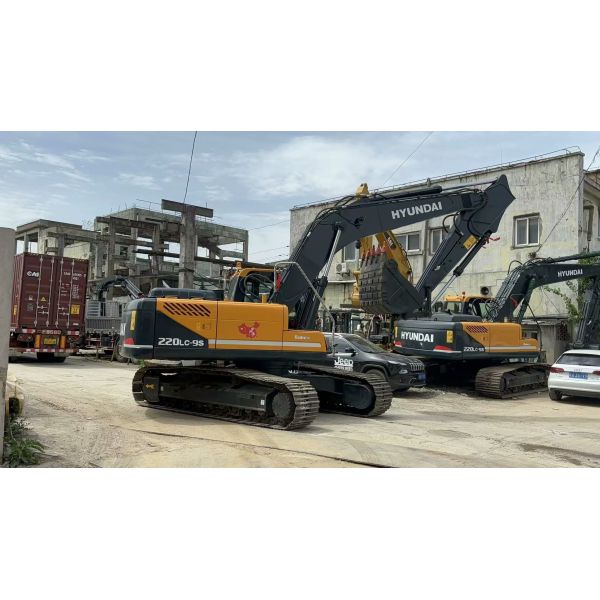 Excavateur Hyundai R220LC-9S d'occasion en excellent état / Excavateur Hyundai Crawler d'occasion à vendre