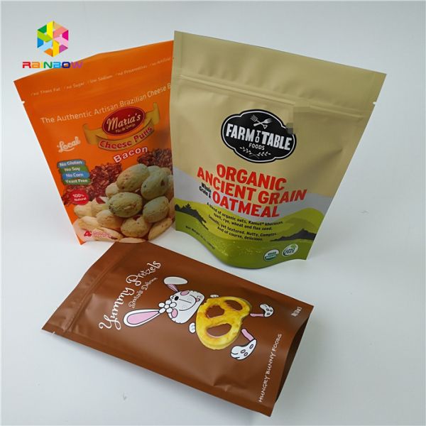 las nueces de empaquetado del papel de aluminio de las nueces de leche del batido del polvo mezclado de encargo de la proteína se colocan encima de bolsos