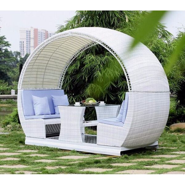 Foldable PE Rattan Sun Bed Wicker Furniture Day Bed Chaise for Beachside Relaxation
