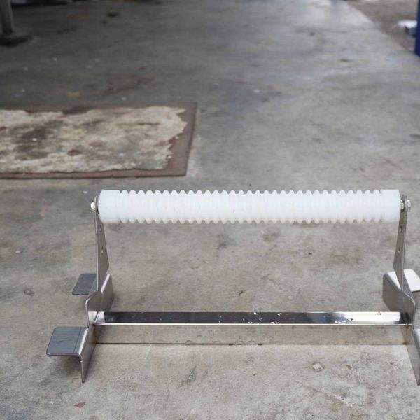 Pièces d'extrudeuse en plastique Roller en acier inoxydable au-dessus du réservoir d'eau Résistant à la corrosion