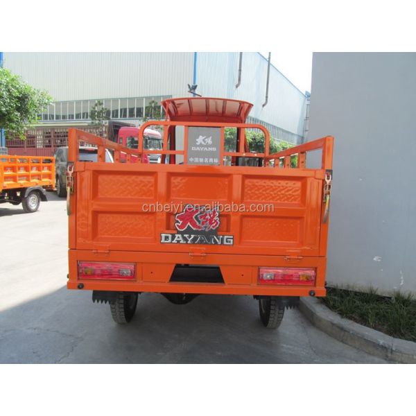 Batterie de stockage de 32Ah Heavy Duty Cabine fermée Tricycle adulte avec quille 40 * 100mm cadre