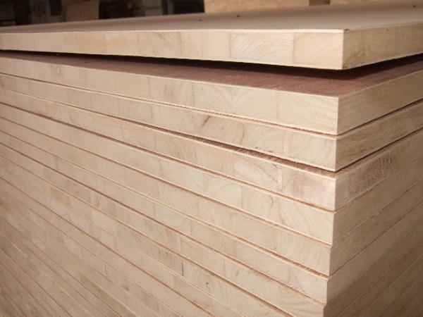 Moisture Resistant Laminated Block Board With Embossed Surface Treatment
