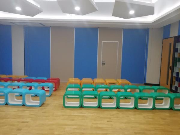 Largura deslizante material decorativa do painel de parede 500mm da separação da isolação sadia
