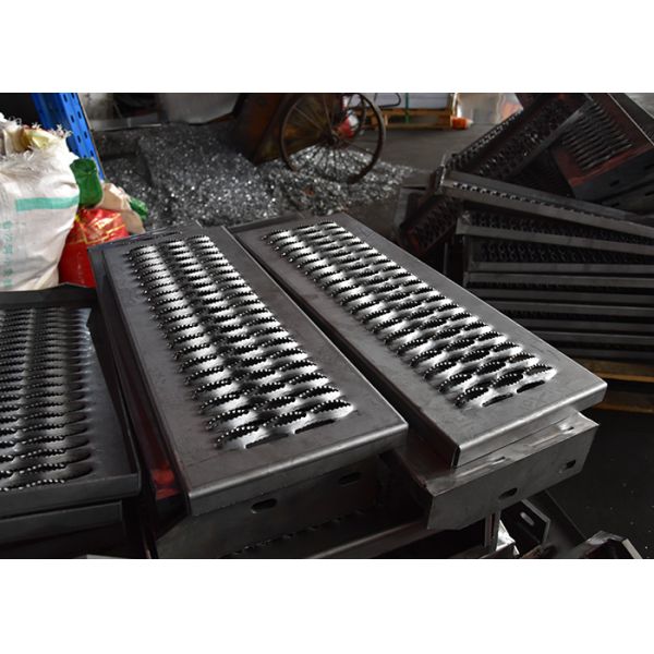 металлическая пластина 2.5mm пефорированная толщиной для справляться класть