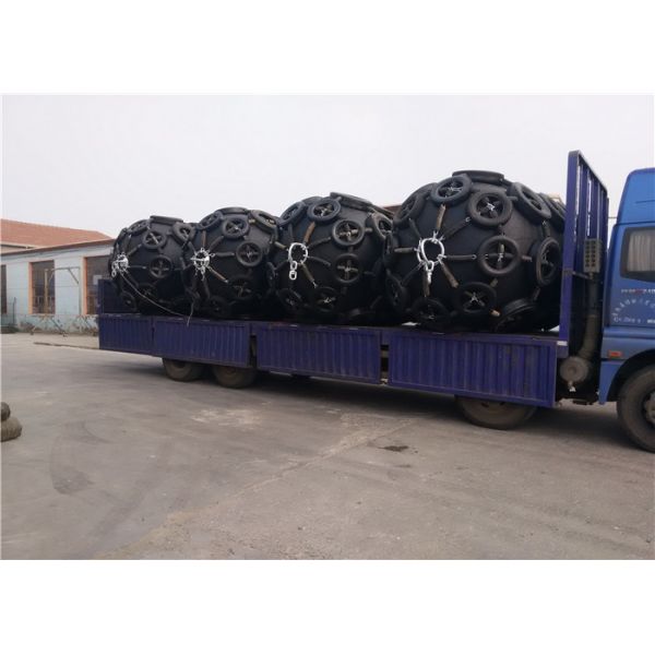 ISO17357 Certified Pneumatic Rubber Fender 50/80Kpa Pressure For Marine Protection