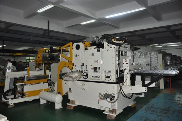 Alimentador pneumático do ISO da máquina dobro de Decoiler da chapa metálica da extremidade 12 meses de garantia