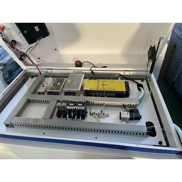 Surface Paint Cleaning Non-contact Laser Cleaning Machine 1000W 1500W 2000W 3000W by Au3tech