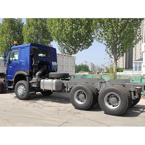 Новый HOWO 6X4 шасси грузовика с подъемником 400 л.с. 10 колес Синий шасси грузовика с подъемником