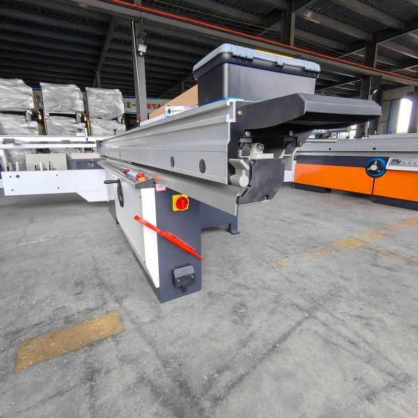 Precision Panel Sliding Table Cutting Saw for Industrial Woodworking 45 90 Degree