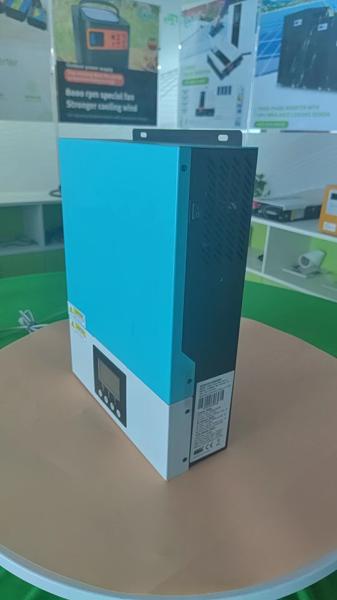 Low Frequency Hybrid Solar Inverter 24V 2.4Kw Pure Sine Wave 24 Volt Off Grid DC/AC Solar Pv Inverter