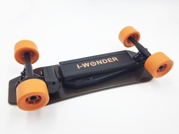 1200W Wireless Electric Skateboard Four Wheel With 9 Layers Maple Deck Material