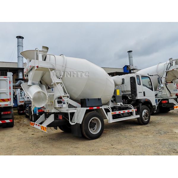 Vente à chaud HOWO 5 mètres cubes Camion mélangeur de béton Camion mélangeur de béton/machines de béton
