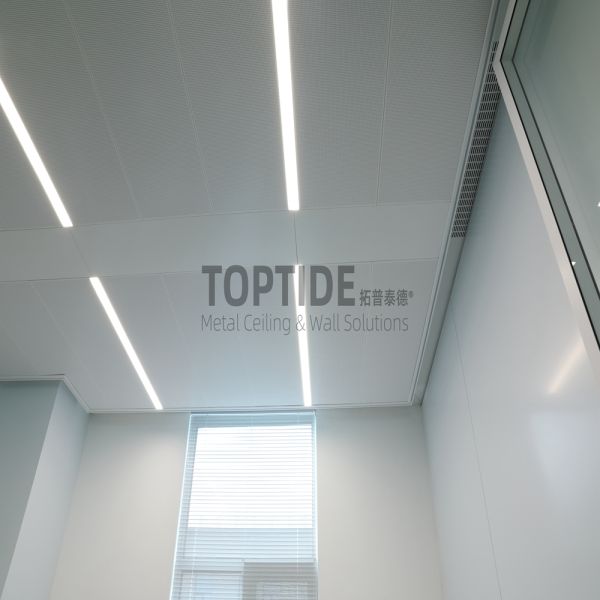 Non Flammable 600×600 Perforated Aluminium Panels Facade Acoustic Ceiling Board For Airport