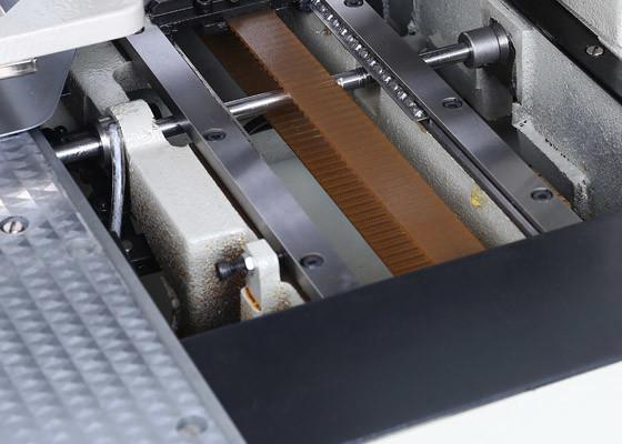 300 * 200mm Range Automatic Industrial Sewing Machine Single Needle Flat Bed