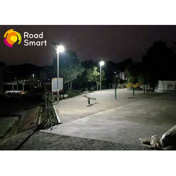 High Durability LED Street Lights Solar Powered Integrated System 275WH / 11.1V