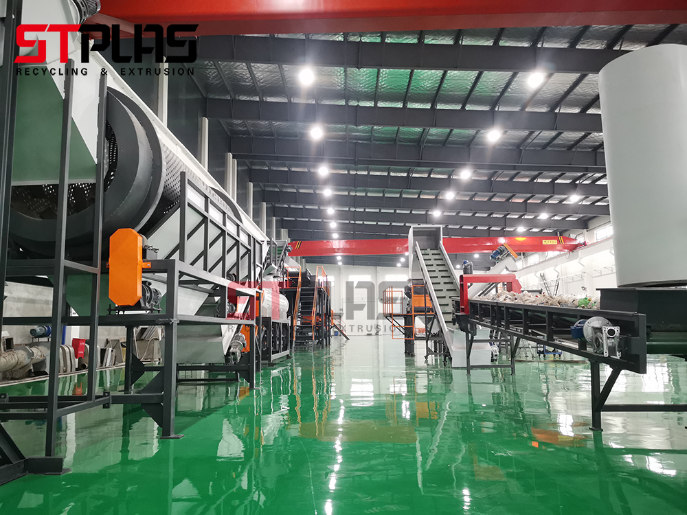 Малошумная пластиковая повторно используя машина лепешки для LDPE всей тракции фильма ролика пластикового