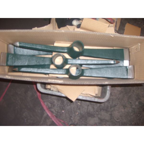 Classic Italy Model Pickaxe P410 with Customized OEM Support and 550mm Overall Length