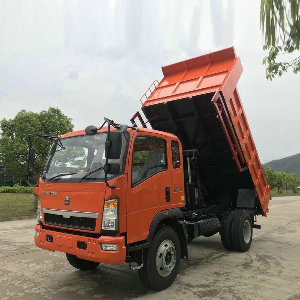 High Load Capacity Sinotruk HOWO Homan 4X2 Dump Truck with 120L Fuel Tanker Capacity
