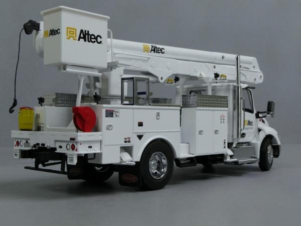 1/32 Peterbilt 536 With Altec AA55 Aerial Work Platform DM Model 71105