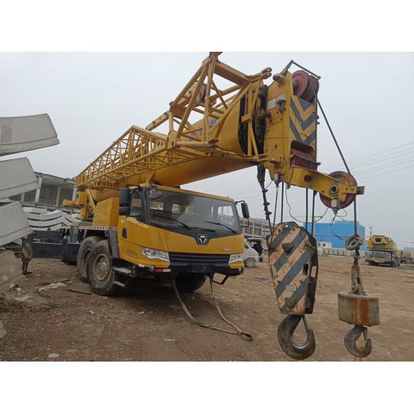 2022 Xc mg 80 ton truck crane Yellow a Official Lifting Capacity QY80K5D stock