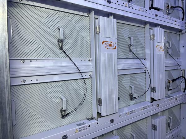 Écran LED P10 Panneau d'affichage Armoire en aluminium imperméable à l'eau 960x960mm 23kg 10000K
