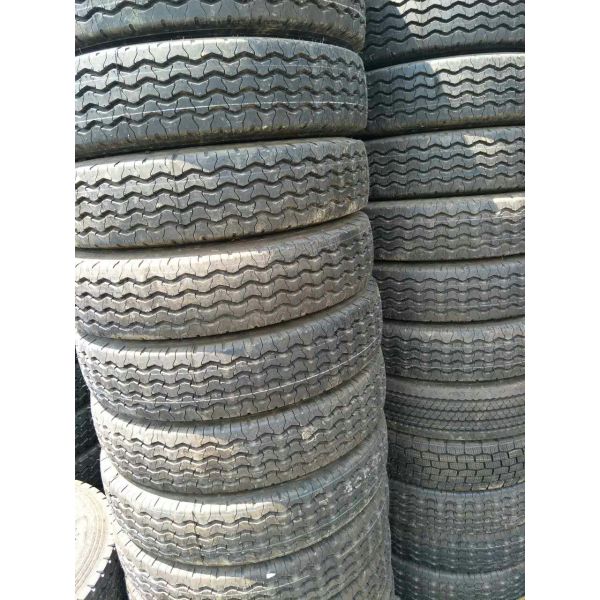 l'autobus de camion des véhicules utilitaires 700R16 bande le tube radial de LT Truck Tires With