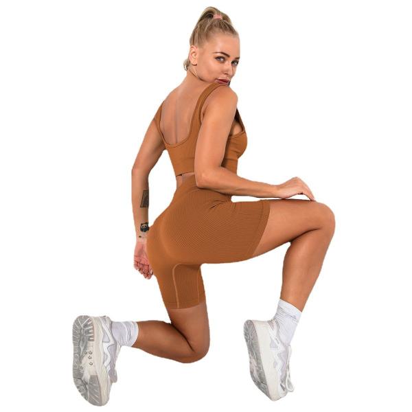 Seamless knitted fitness pants in a tight yoga suit