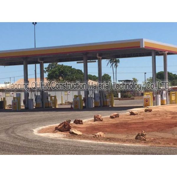 Ферменные конструкции крыши бензоколонки светлые стальные с стальной сенью рамки космоса