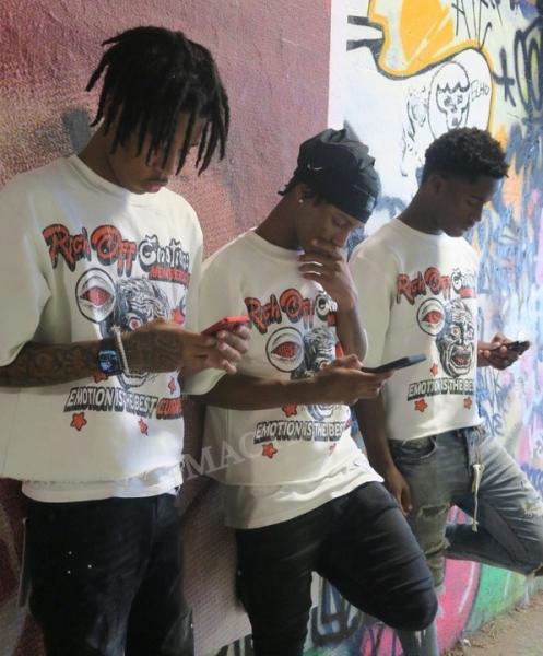Hip Hop Dtg Impressão Cortada T-Shirt Gráfico T-Shirt Crew Neck Acid Wash Sol Desbotado T-Shirt Angustiado