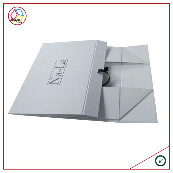 Foldable Rectangular Rigid Gift Boxes Plastic Coating With Ribbon Decoration