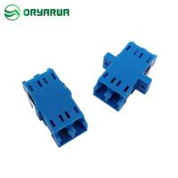 Um tipo acoplador/adaptador frente e verso da parte da fibra ótica de Flangeless LC da flange