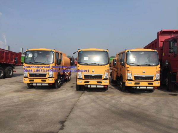 Double Seats 4x2 Fuel Tank Truck SINOTRUK HOWO 5m3 With Engine Chaochai And Cab 2080