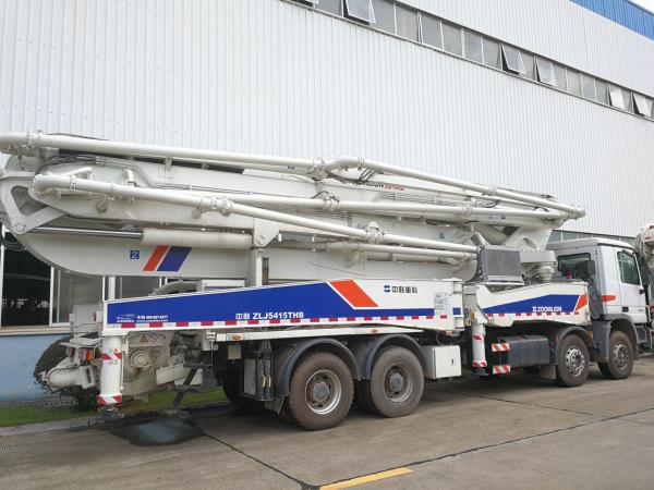 Zoomlion 52m pompe à béton usée avec type de béton semi-sec et châssis Benz