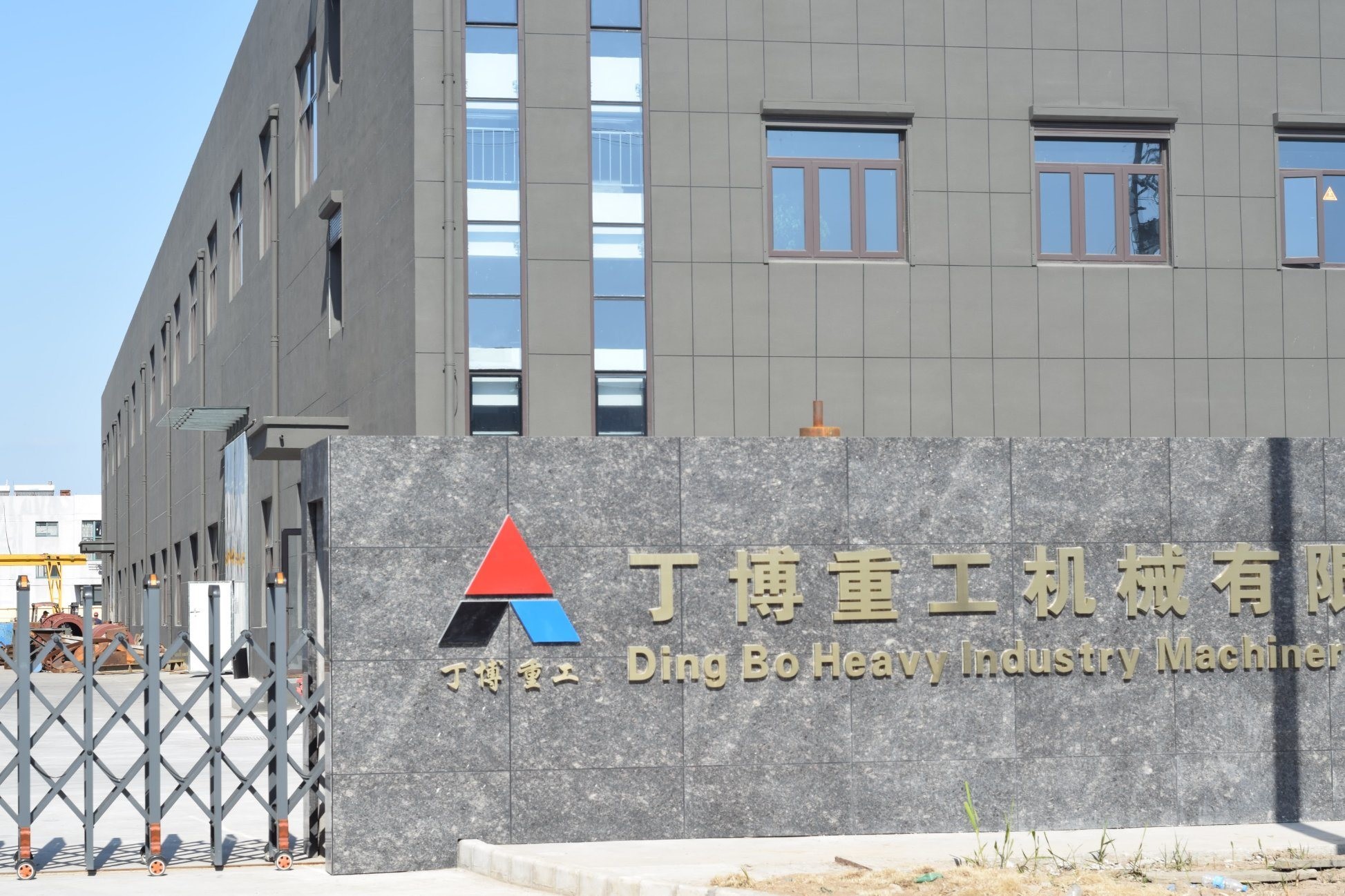 1-25tph Capacity Limestone Raymond Grinding Mill Machine Finished Size mm 0.18-0.045mm