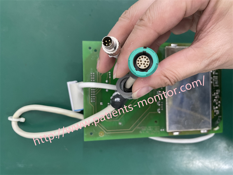 Дефибриллятор Metrax Primedic M240 DM1 Модуль SpO2 включает в себя соединительный кабель и модуль SpO2