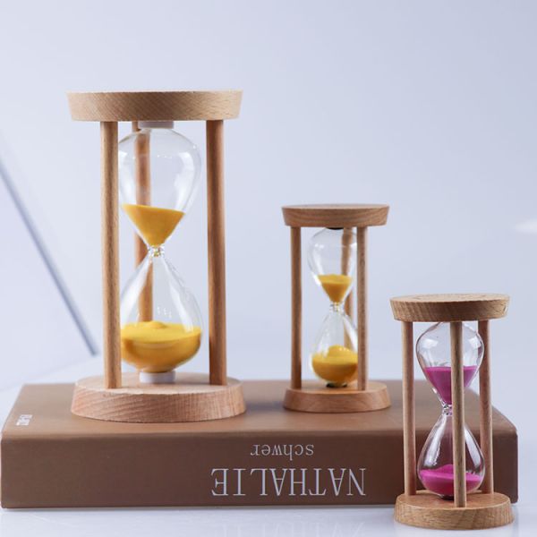 Le sablier en bois de trois piliers a adapté la minuterie aux besoins du client antique de sable pour le cadeau