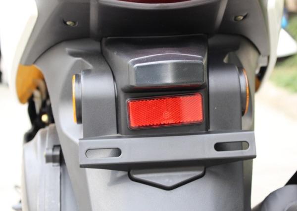 gas motor scooter 125cc 150cc GY6 engine 152QMI 157QMJ JOG front disc rear drum black alloy wheel white plastic body